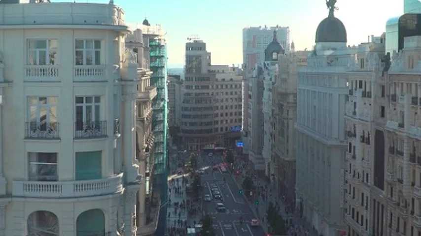 \"En Primera Línea\" muestra cómo recobran la vida las calles más emblemáticas de España. (Foto: Antena 3)