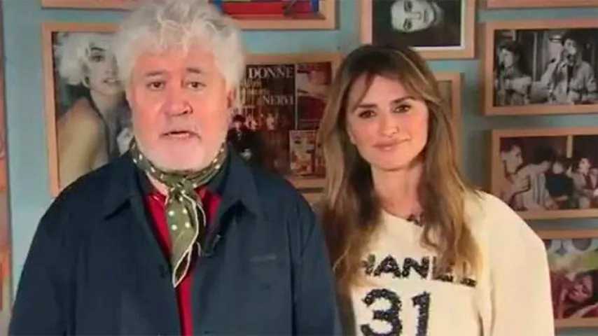 Pedro Almodóvar y Penélope Cruz, este domingo en La 1. (Foto: RTVE)