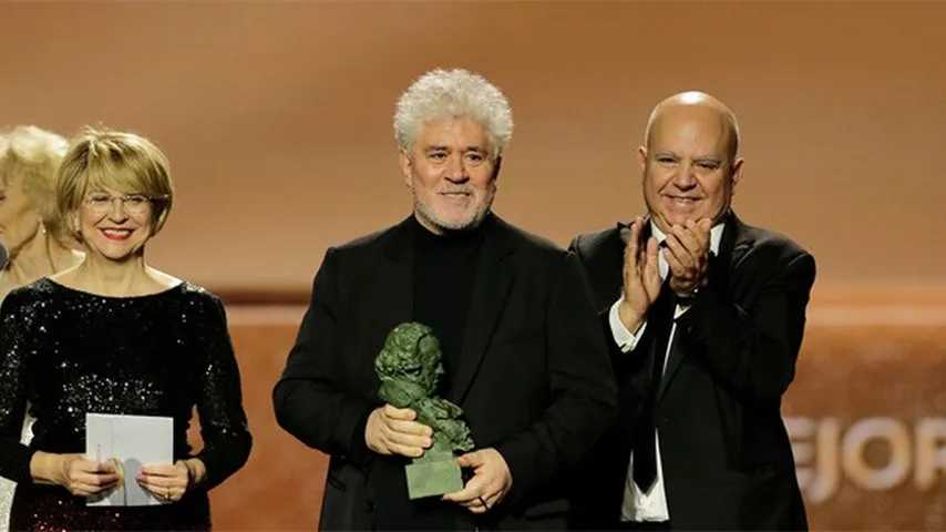 Pedro Almodóvar y Dolor y gloria, los triunfadores de la noche malagueña. (Foto: @PremiosGoya)