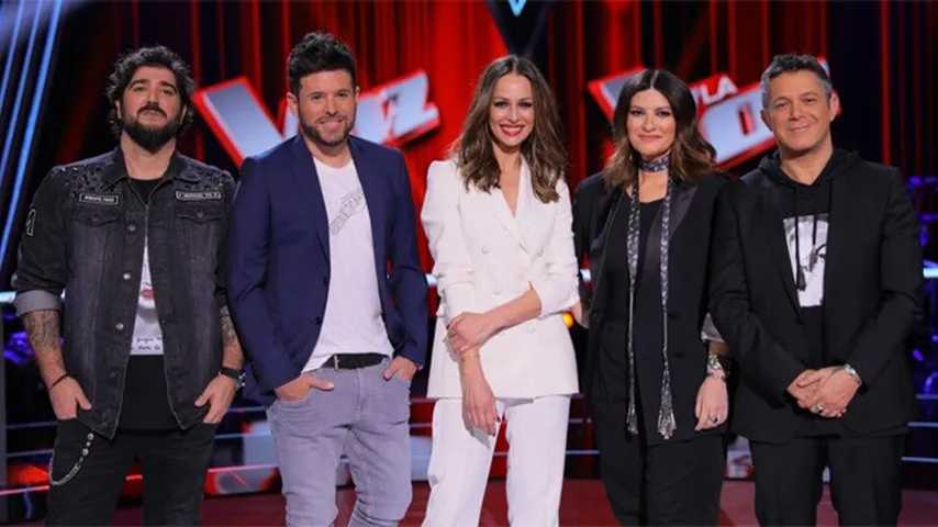 Eva González con los coaches de La Voz que se estrenará muy pronto. (Foto: Antena 3)