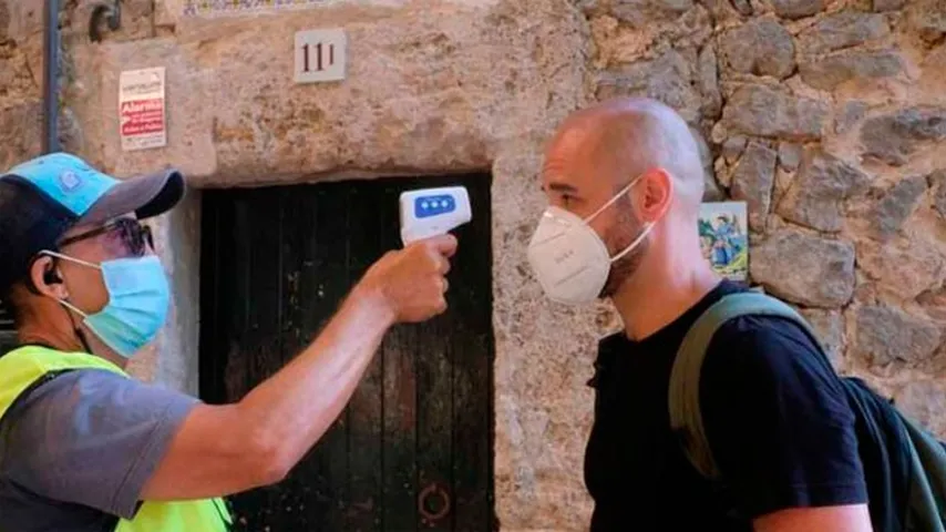 Alain Hernández, a su llegada al set de rodaje. (Foto: Pipo Fernández/RTVE)