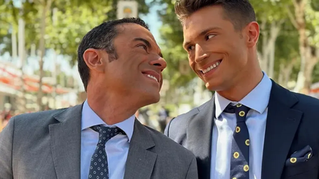 Antonio Rossi y Hugo Fuertes sonríen, listos para su boda.