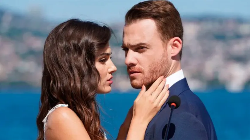 Hande Erel y Kerem Bürsin, actores protagonistas de la exitosa comedia romántica. (Foto: Mediaset)