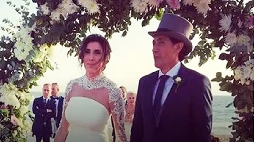 Paz y Antonio durante su boda en Zahara de los Atunes. (Foto: Instagram Paz Padilla)