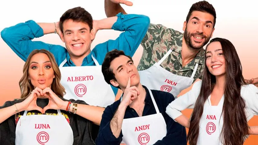 Los cinco finalistas de MasterChef 8, este lunes en La 1. (Foto: RTVE)