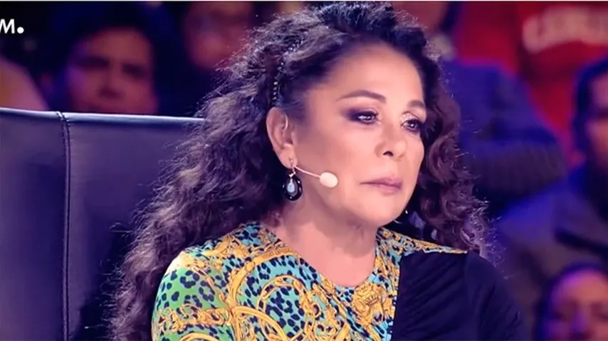 Isabel Pantoja se emociona en Las Galas. (Foto: Telecinco)