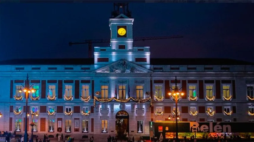 Una Nochevieja insólita con la Puerta del Sol vacía. (Foto: @IdiazAyuso)